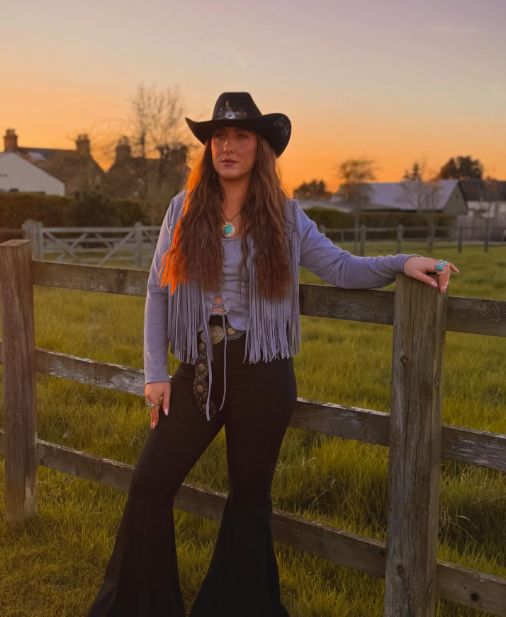Sun 13 Sep - Country at The Lounge - With Chloe Loader ! - MJB3 Productions